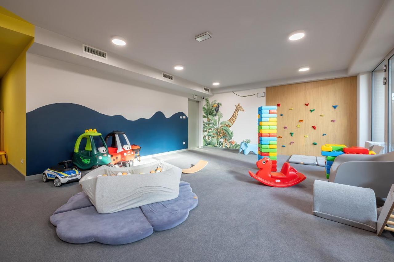 Klifowa With Spa, Fitness & Kids By Renters Rewal